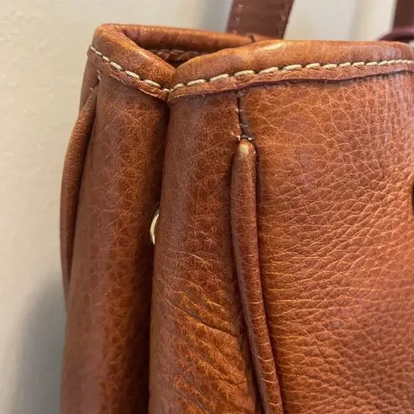 Vintage Dooney & Bourke Pebbled Leather Shoulder Bag | Expandable Brass Hardware - Picture 12 of 16